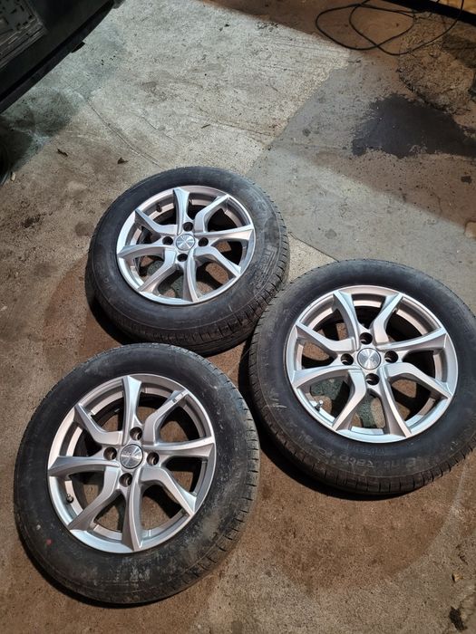 Три легкосплавных диска R14 с резиной