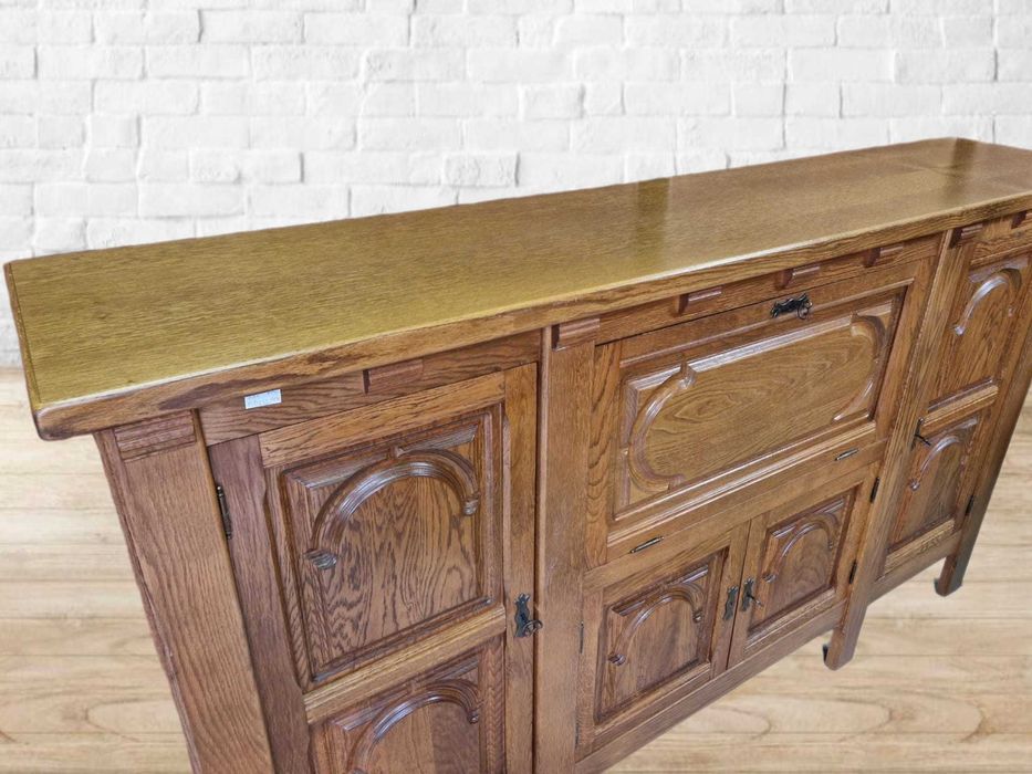 Голям дъбов бюфет