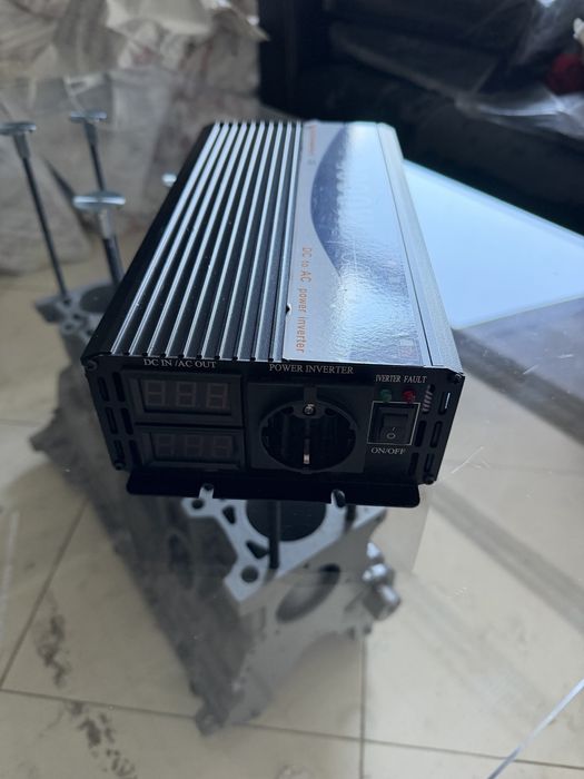 НОВ Инвертор преобразувател пълна синусоида захранване от 12V към 220V с мощност от 4000W