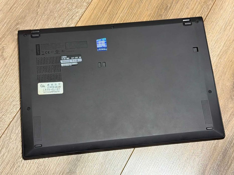 Lenovo x1 carbon i7-10710U/16RAM/512SSD/Intel UHD Graphics/Full HD