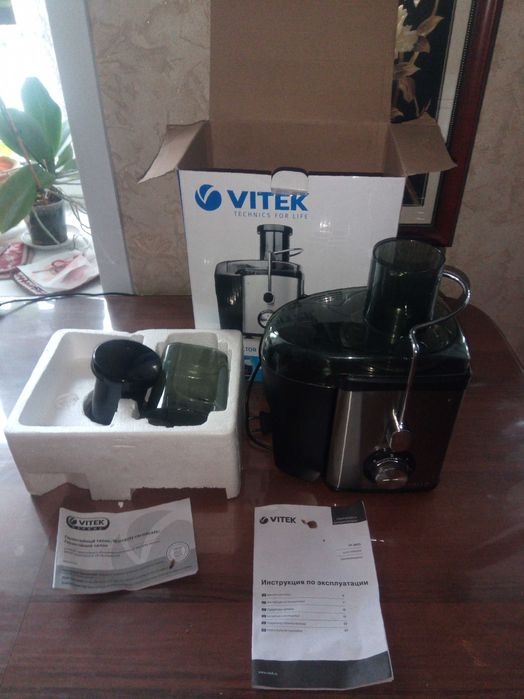 Соковыжималка Vitek VT-3653