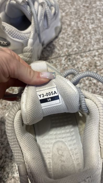 Adidasi  Gryxx purtati