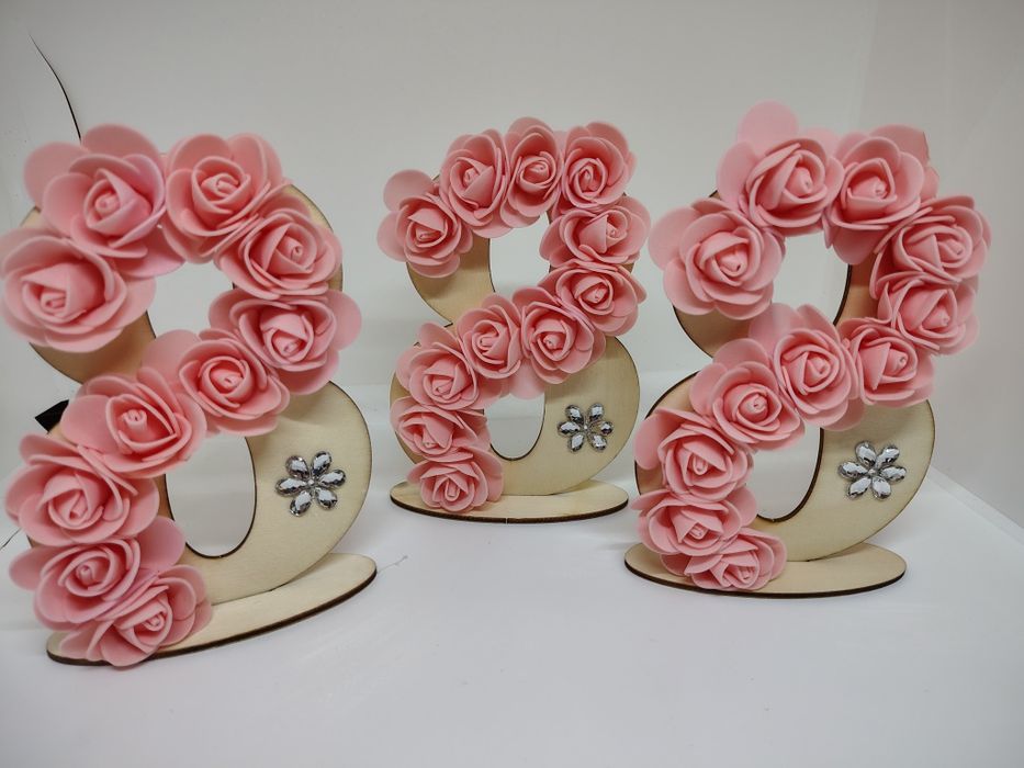 До края на м. Януари цената е 5 лв за брой Дървени осмици за осми март