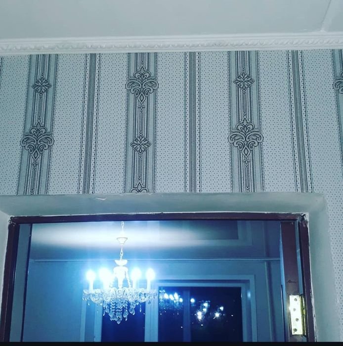 Поклейка обоев, поклейка галтелей .