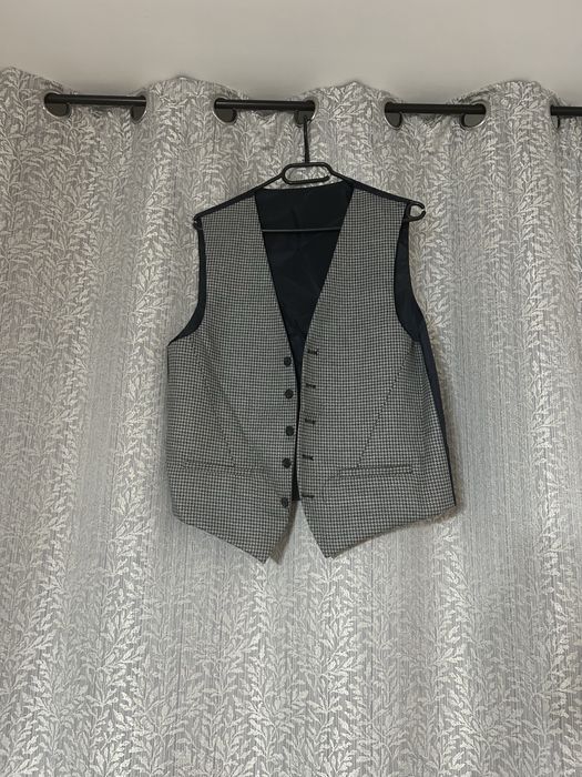 Vând costum in stare bună, purtat o singură dată