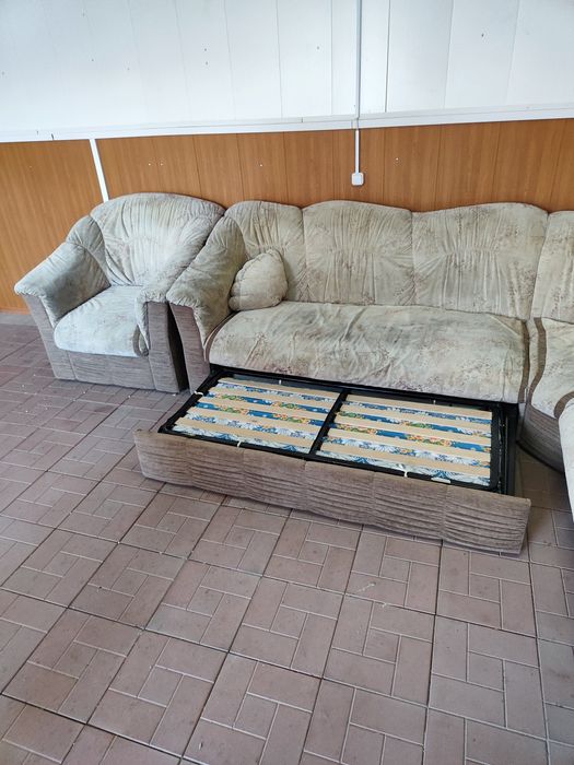 Большой диван с креслом