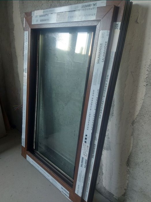 Vand fereastra noua SALAMANDER Bluevolution 82, 6 cam, culoare Stejar