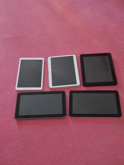 Tableta cu display impecabil- nu se aprinde