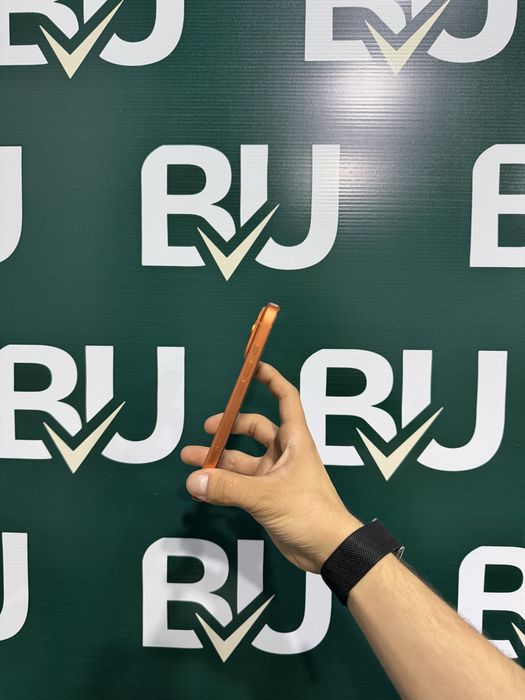 iphone 17 Pro Orange