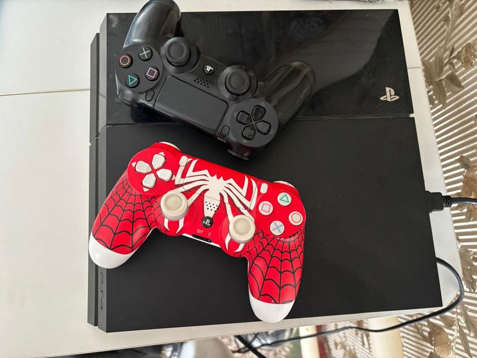PS4 500 Gb + 2 геймпада (оригинал + Spider-Man) + 2 игры