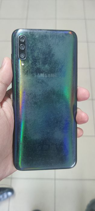 Продам Самсунг А70.