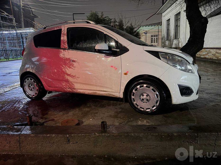 Сдаю в  сухую аренду автомобиль Спарк