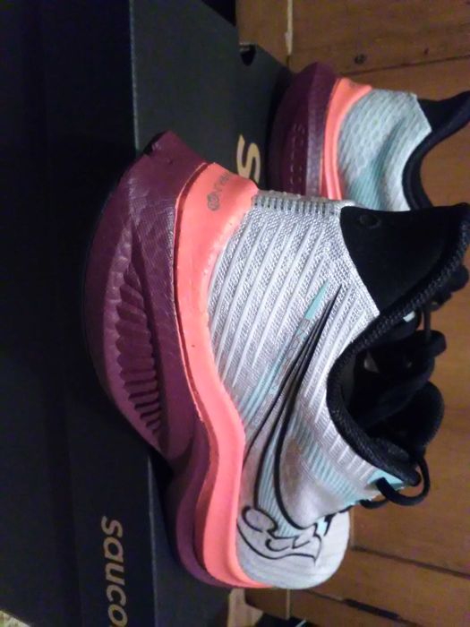 Saucony Endorphin Speed 5 номер 43 маратонки за бягане