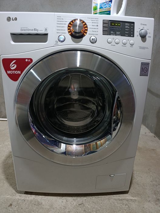 Стиральная машина LG инверторная,на 6 кг с прямым приводом