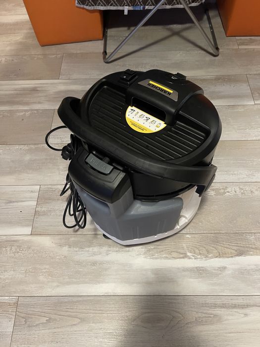 Aspirator injectie - extractie Karcher SE 4 Plus Profesional
