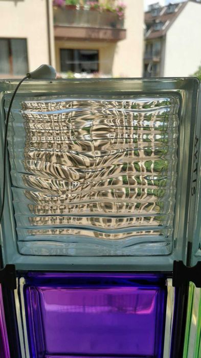 Стъклени тухли различни видове