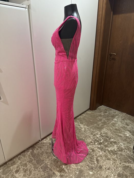 Бална рокля в цвят Barbie pink