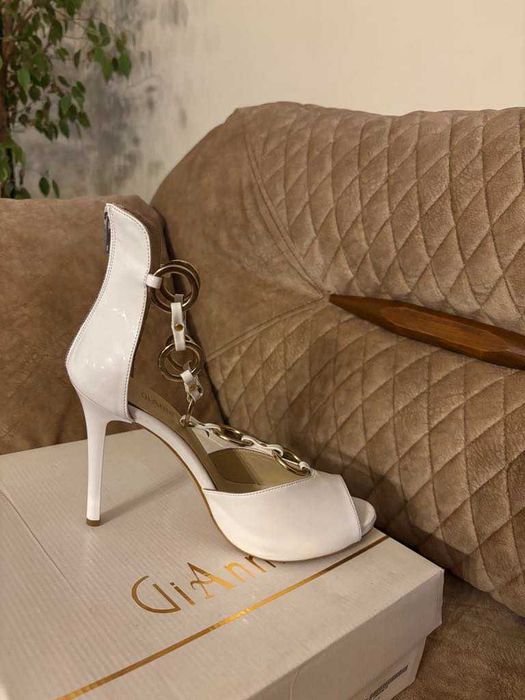 Сандали Gianni номер 38