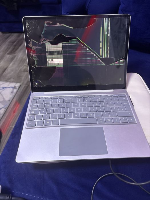 Microsoft Surface Laptop Go