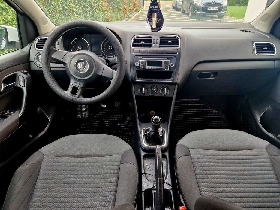 VOLKSWAGEN Polo 2013 — imagine 3