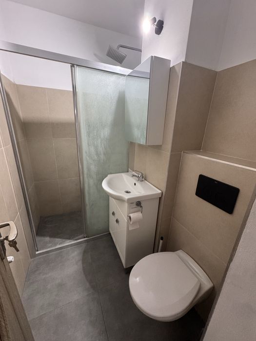 Inchiriez apartament
