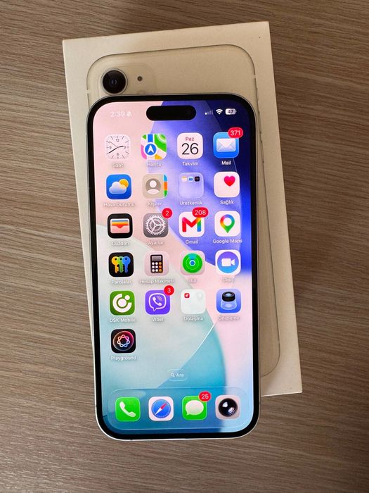 Продавам Iphone 16 128 GB Бял