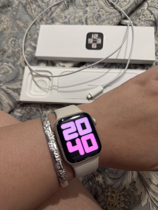 Продам Apple Watch SE 40 mm