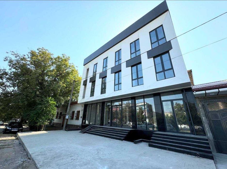 [KБ] Современное здание под клинику, офис или учебный центр — 1 350 м²