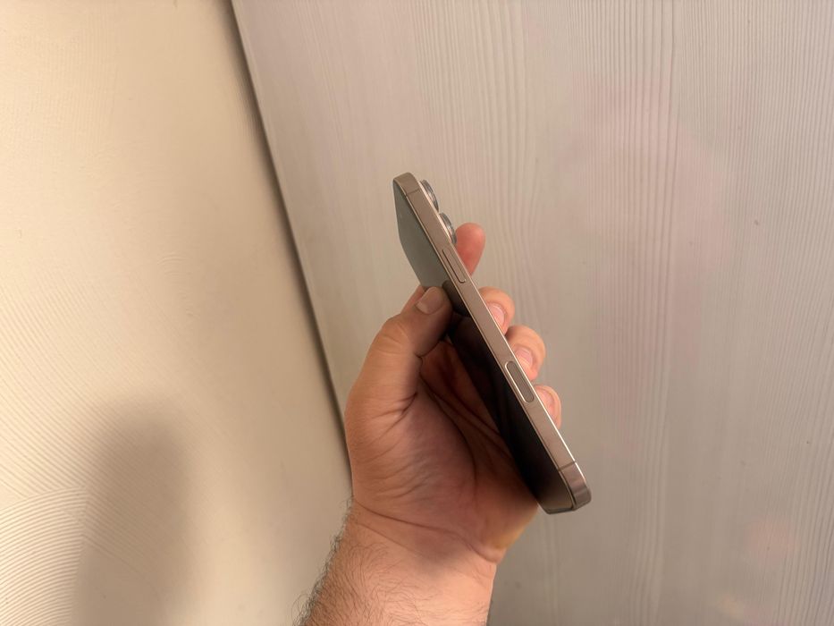 Продам Iphone 16 pro max
