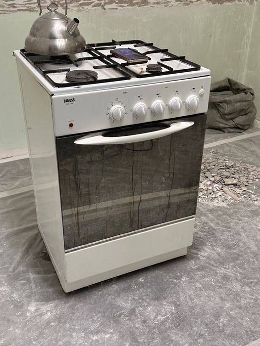 Газовая плита с духовкой