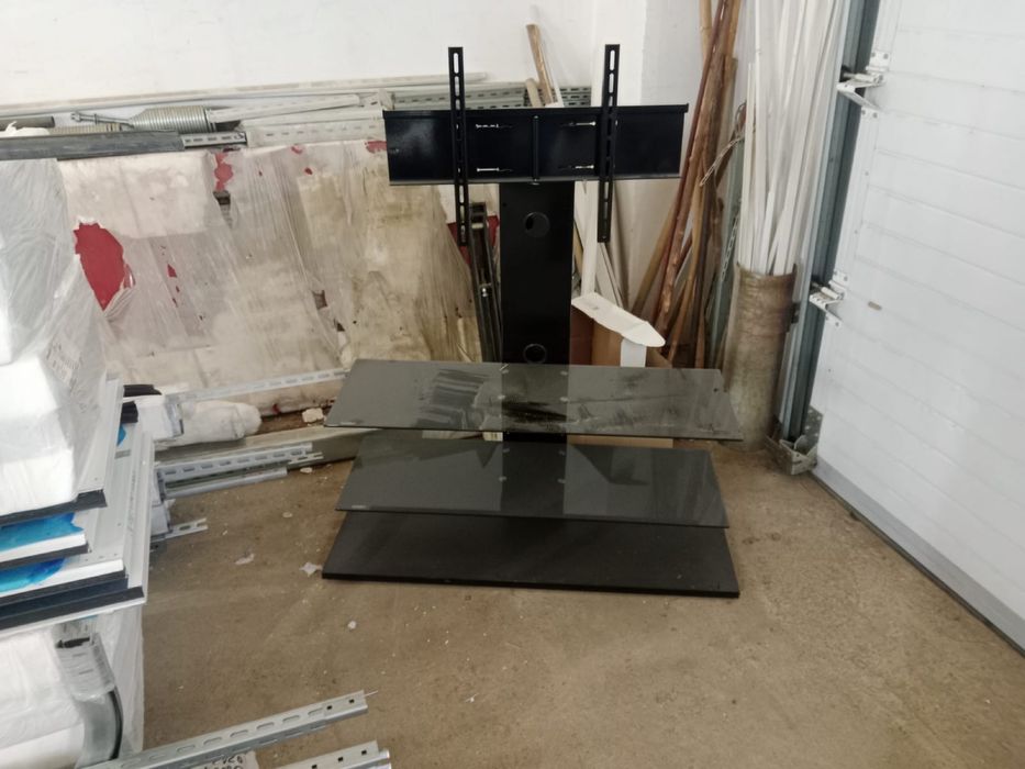 Стол стеклянный с креплением для телевизора