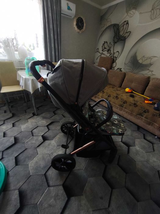 Продам коляску Ining Baby