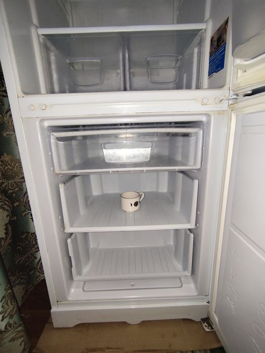 Срочно! Продам холодильник INDESIT!