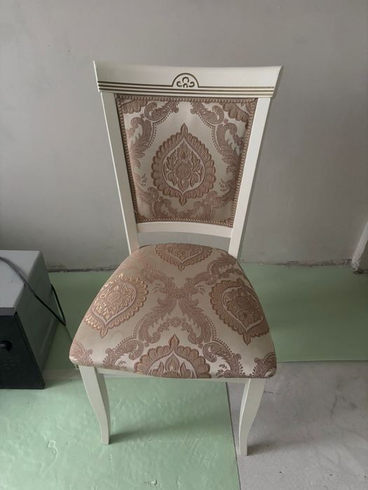 Продаю стол для зала