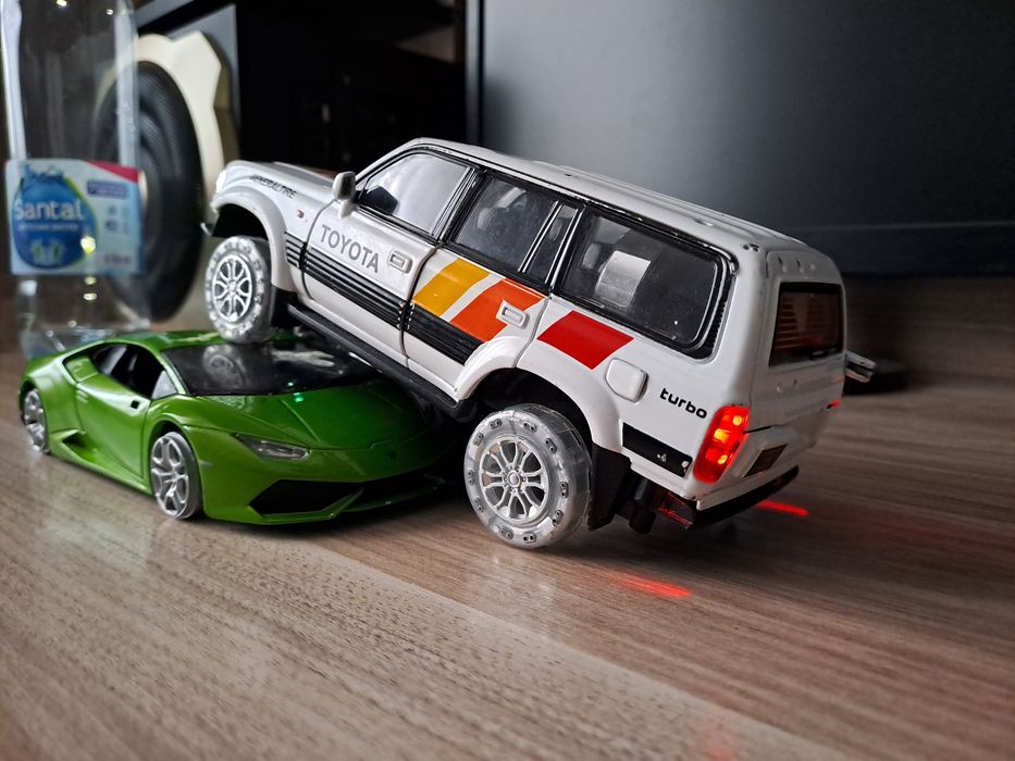 Игрушчные машины модельки в масштабе 1/24