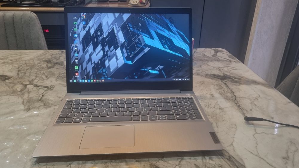 Lenovo noutbook 8/256. Linux o'rnatilgan