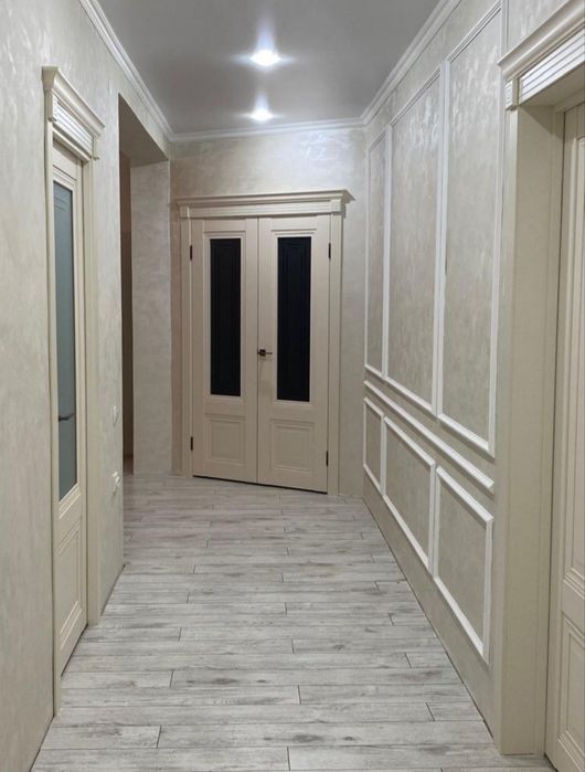 Установка дверей и ламината