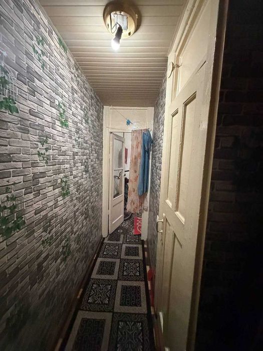 1 хонали катта йулнинг буйида жойлашган