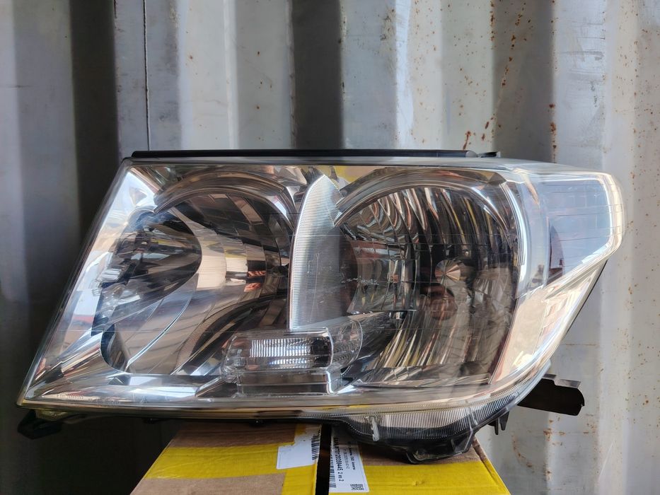 Фара оригинальная Ленд Крузер 200