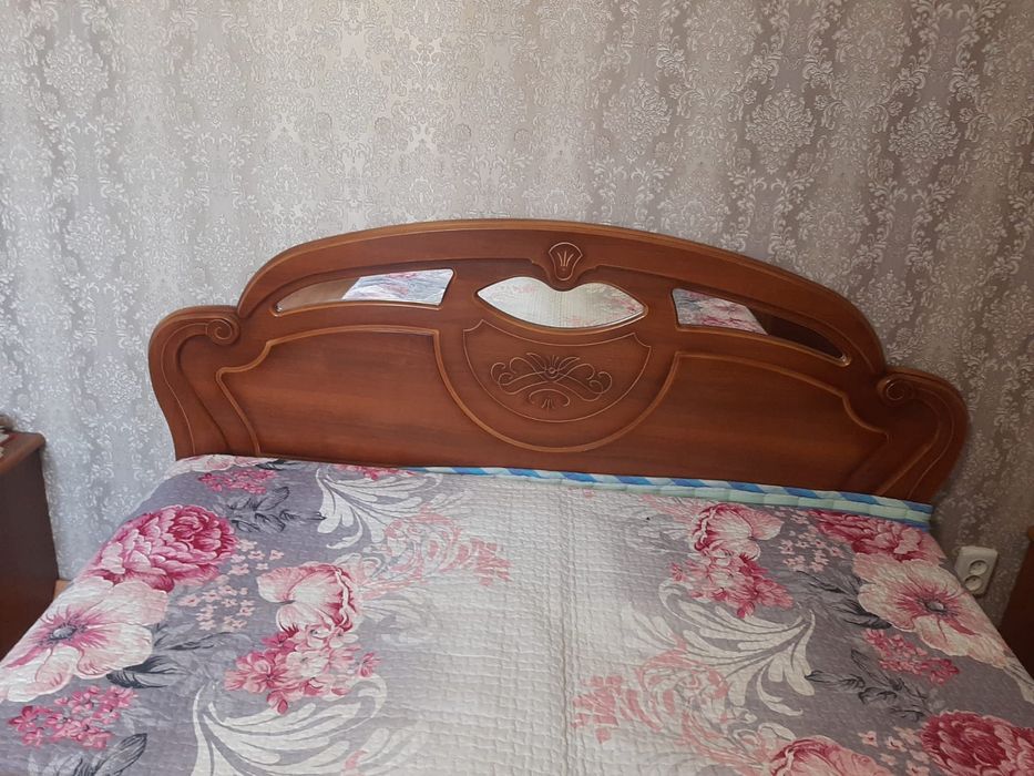 Продам спальный гарнитур