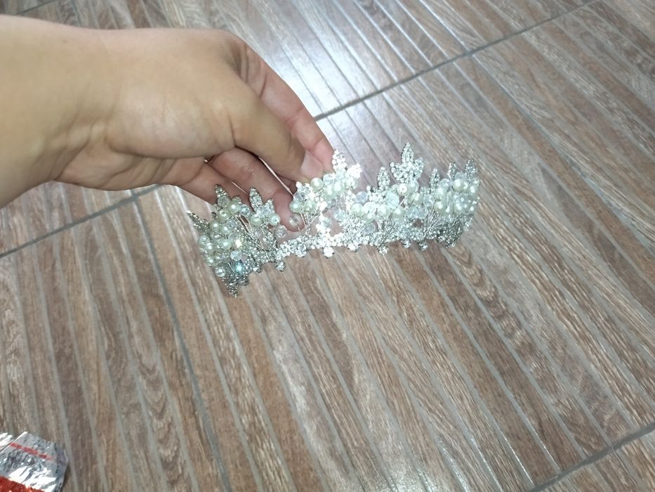 Voal necununat și coronita