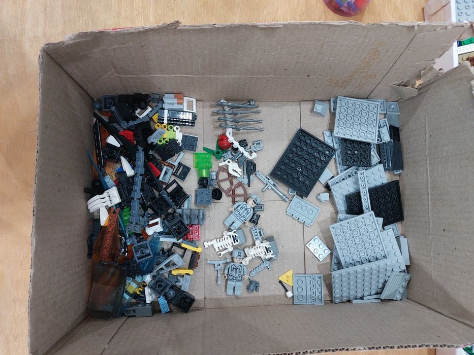 Продам оригинальные детали LEGO