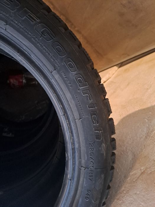 Продам шины шипованные