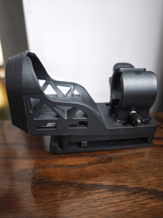 Професионална тактическа стойка (кобур) за фенер