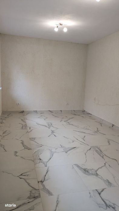 Inchiriez apartament cu curte, in centru, centrala termica!