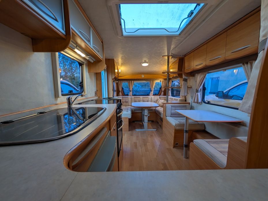 Rulotă 6 locuri Adria 612 UP / Fleetwood  INMATRICULATA RO cu pat matrimonial si cort, TV+Dvd, apa caldă și căldură pe gaz