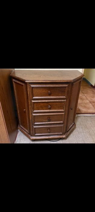 Comoda din lemn masiv