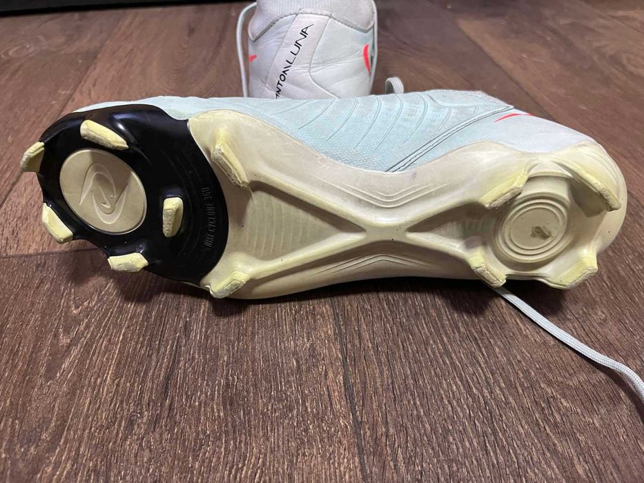 Бутонки Nike Phantom Luna II Academy