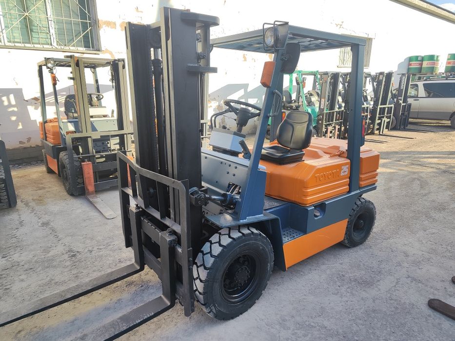 Продам вилочный погрузчик. Кара