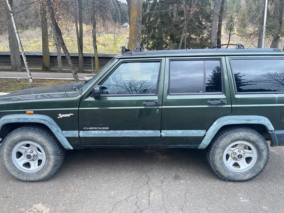 Vând jeep cherokee xj